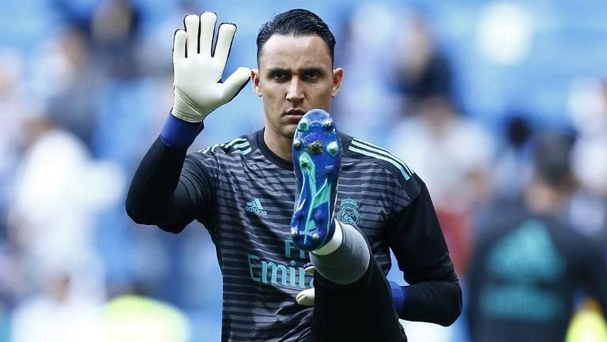 Keylor Navas dikabarkan bakal dilepas Real Madrid. (Foto: Benjamin CREMEL/AFP)