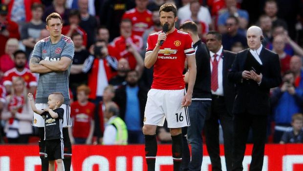 Michael Carrick pensiun dari sepak bola usai musim 2017/2018.