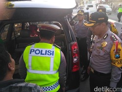 Bom di Surabaya, Polisi di Situbondo Razia Jalur Surabaya-Bali