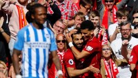Gol Solanke merupakan assist dari Mohamed Salah. Ini adalah gol perdana penyerang 21 tahun itu untuk Liverpool (Phil Noble/Reuters)