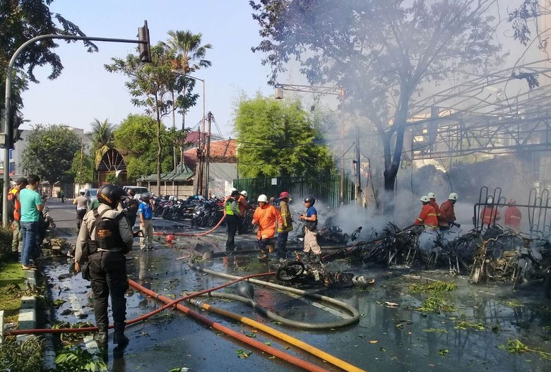 Polisi Sita HP Kepala Sekolah yang Diduga Sebar Hoax Bom Surabaya