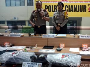 Selain Senpi, 4 Teroris di Cianjur Berbekal Pisau Diduga Beracun Selain Senpi, 4 Teroris di Cianjur Berbekal Pisau Diduga Beracun