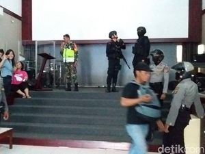 Antisipasi Aksi Teror, Petugas TNI-Polri Sisir Gereja di Garut