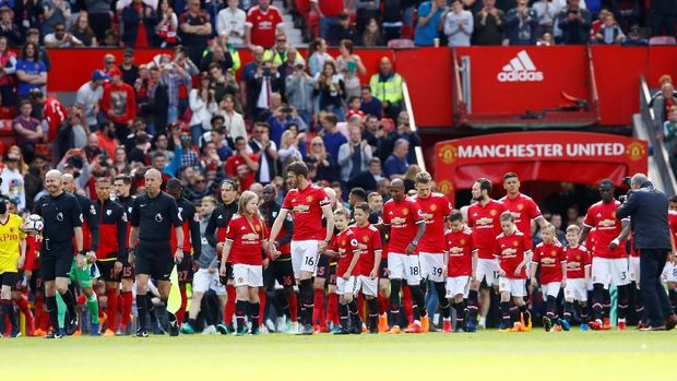Manchester United belum meraih gelar musim ini.