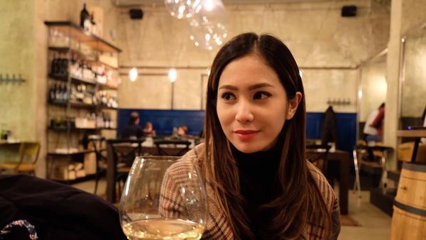 Mengintip 10 Gaya Kulineran Mewah Bunga Zainal di London hingga Barcelona