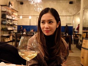 Mengintip 10 Gaya Kulineran Mewah Bunga Zainal di London hingga Barcelona