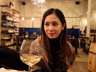 Mengintip 10 Gaya Kulineran Mewah Bunga Zainal di London hingga Barcelona