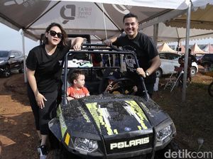 Sissy dan Rifat Sungkar Turunkan Hobi Otomotif ke Anak