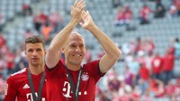 Lebih dulu merasakan tangan dingin Jose Mourinho di Chelsea (2004-2007), Arjen Robben kemudian mendapat banyak medali saat Josep Guardiola datang ke Bayern Munich (2013-2016). (Michael Dalder/Reuters)