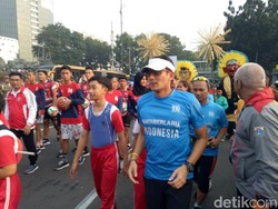 Ikuti Parade Asian Games, Sandi Lari dari Monas ke Senayan