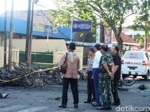 Dari GKI, Jokowi Tinjau Gereja Pantekosta Pasca Ledakan Bom