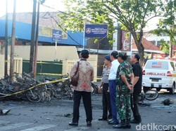 Dari GKI, Jokowi Tinjau Gereja Pantekosta Pasca Ledakan Bom