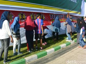 Ribuan Warga Situbondo Tanda Tangan Bertagar #KamiTidakTakutTeror
