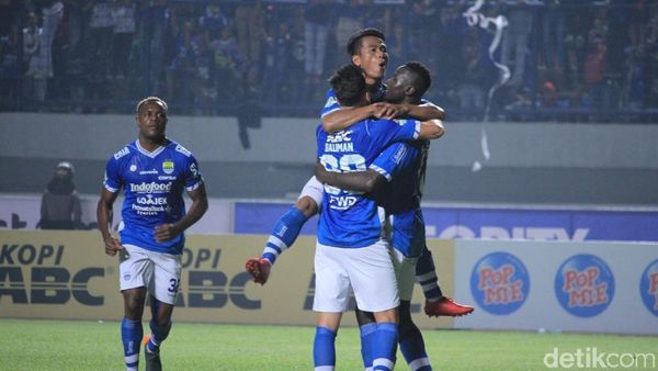 Maung Bandung Terkam Mutiara Hitam