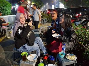 Begini Gaya Cinta Kuya Saat Makan Gultik hingga Burger In-N-Out Burger