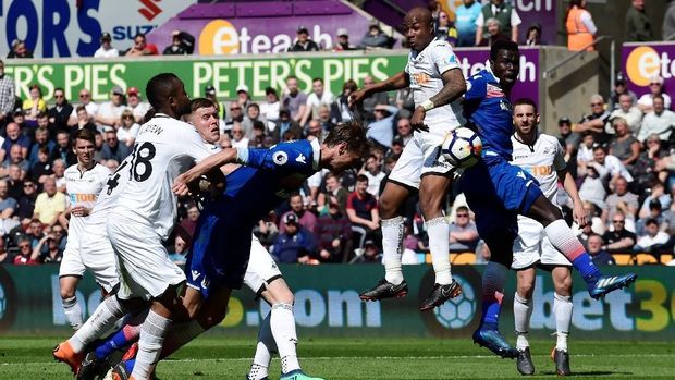 Stoke City dan Swansea City dipastikan terdegradasi dari Liga Primer Inggris.