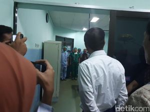 Jokowi Jenguk Korban Teror Bom Gereja Surabaya di RS Bhayangkara