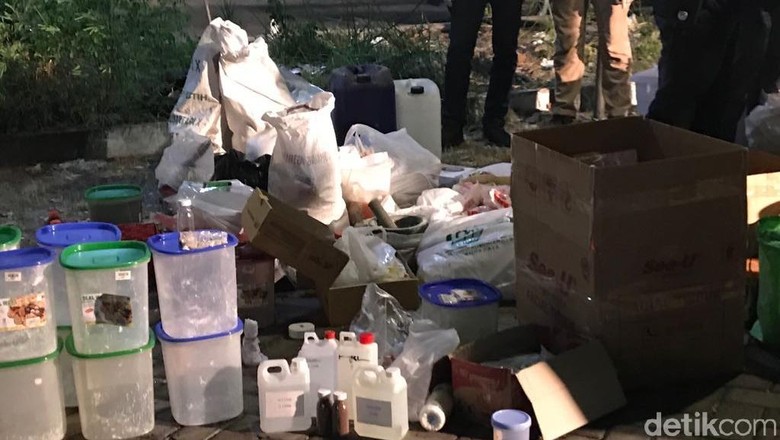 Ngeri! Total Bom dari Rumah Teroris Surabaya dan Sidoarjo 1 Truk