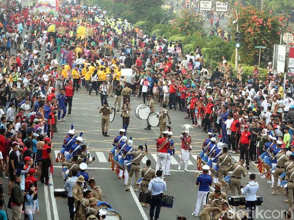 Antusiasme Warga di Parade Karnaval Asian Games 2018