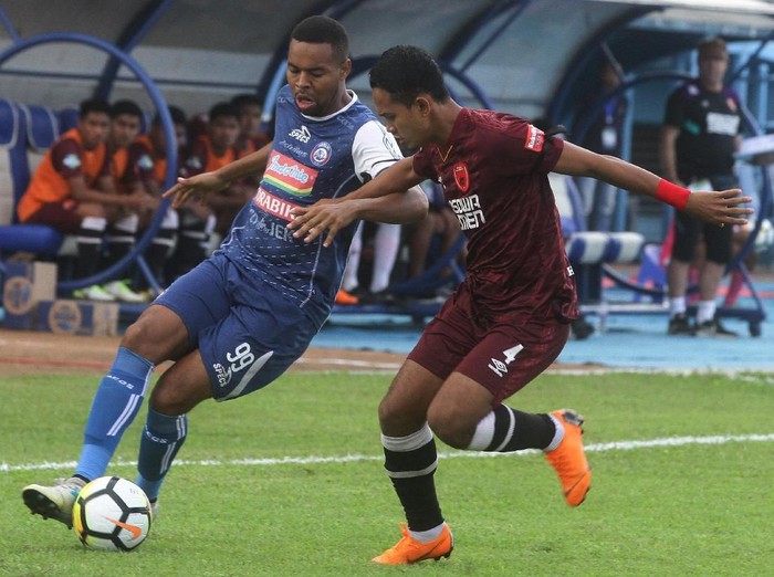 Arema FC vs PSM Berimbang 1-1