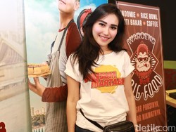 Ibu Ayu Ting Ting Marah Wajah Anaknya Diganti Monyet!