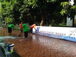Jelang Ramadan, Mahasiswa Bersihkan Masjid Istiqlal Jelang Ramadan, Mahasiswa Bersihkan Masjid Istiqlal
