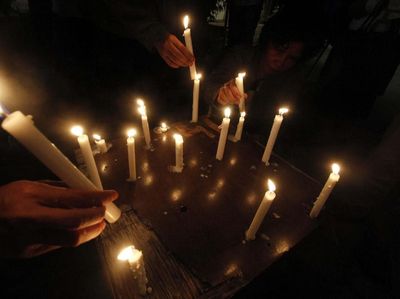 Aksi Lilin GAMKI untuk Korban Bom Surabaya