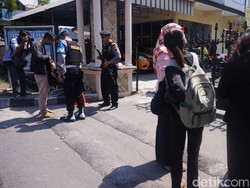 Pengamanan Ekstra di Kantor Polisi hingga Area Perbelanjaan di Solo