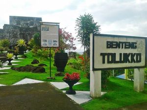 Pemandangan Cantik & Lambang Misterius di Benteng Portugis Ternate Pemandangan Cantik & Lambang Misterius di Benteng Portugis Ternate