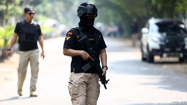 Ada Isu Teror Bom, Polisi Jaga Gereja Santa Anna