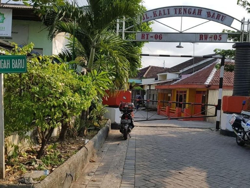 Densus Geledah Rumah Warga Pasuruan, Amankan Sejumlah Barang Densus Geledah Rumah Warga Pasuruan, Amankan Sejumlah Barang