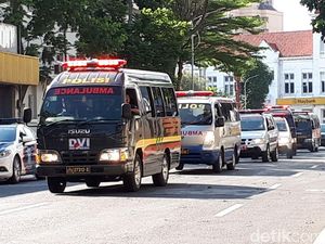 6 Ambulans Tinggalkan Polrestabes Surabaya, Diduga Bawa Jasad Pelaku 6 Ambulans Tinggalkan Polrestabes Surabaya, Diduga Bawa Jasad Pelaku