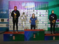 Panjat Tebing Raih Perak di China