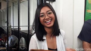 Senyum Liza Elly di Sidang Cerainya dengan Nicky Tirta
