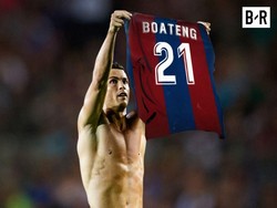 Ronaldo mengangkat jersey milik Emmanuel Boateng. Striker asal Nigeria itu menjadi mimpi buruk Barcelona setelah mencetak hat-trick (ist.)