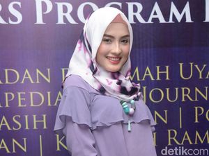 Ademnya Lihat Senyum Erra Fazhira Ademnya Lihat Senyum Erra Fazhira
