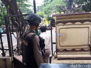 Usai Bom Surabaya, Begini Ketatnya Pengamanan di Mabes Polri Usai Bom Surabaya, Begini Ketatnya Pengamanan di Mabes Polri