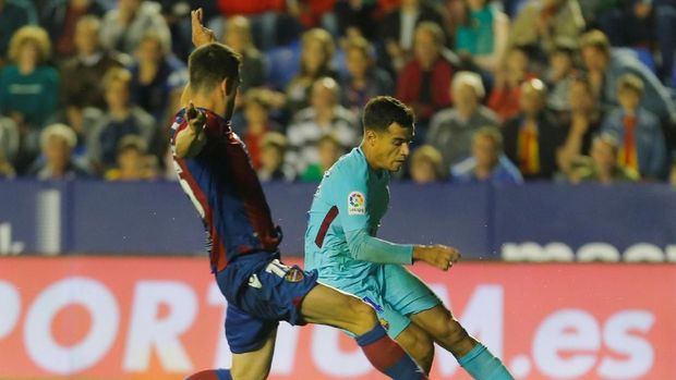 Hattrick Philippe Coutinho tak mampu menyelamatkan Barcelona dari kekalahan.