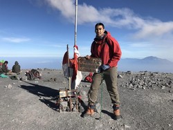 Usai Juara IBL, Christian Ronaldo Muncak di Gunung Semeru