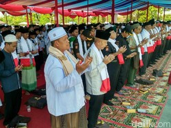Prihatin Teror Bom Surabaya, Polisi dan Warga Ciamis Berselawat