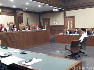 Bupati Lampung Tengah Didakwa Suap Rp 9,6 M ke DPRD Bupati Lampung Tengah Didakwa Suap Rp 9,6 M ke DPRD