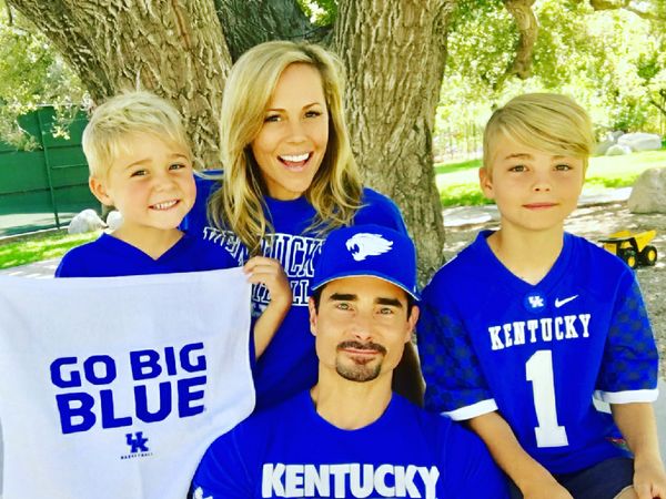 Potret Manis Kevin Backstreet Boys Bersama Keluarga