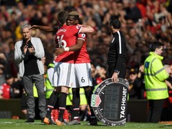 Carrick bermain selama lebih dari 80 menit. Karier mantan pemain timnas Inggris itu berakhir setelah digantikan Paul Pogba di menit ke-85. (Foto: Ross Kinnaird/Getty Images)