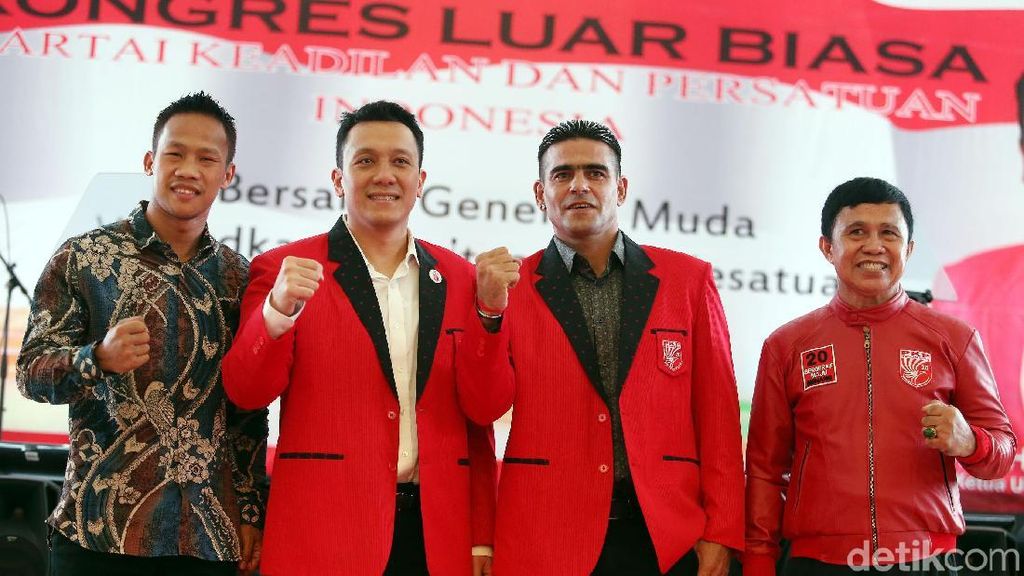 Gonzales, Ellyas Pical dan Daud Yordan Hadiri KLB PKPI Gonzales, Ellyas Pical dan Daud Yordan Hadiri KLB PKPI