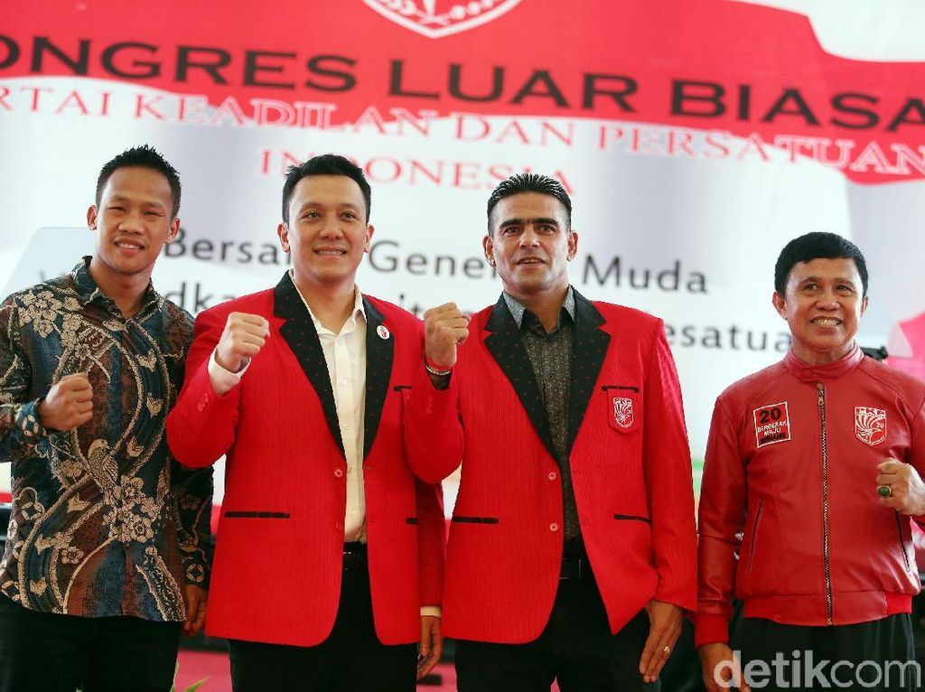 Gonzales, Ellyas Pical dan Daud Yordan Hadiri KLB PKPI Gonzales, Ellyas Pical dan Daud Yordan Hadiri KLB PKPI