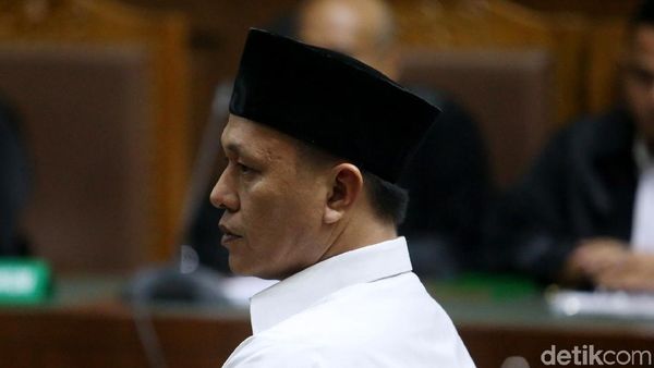 Bupati Lampung Tengah Mustafa Mulai Diadili