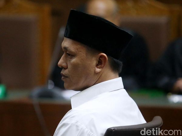Bupati Lampung Tengah Mustafa Mulai Diadili