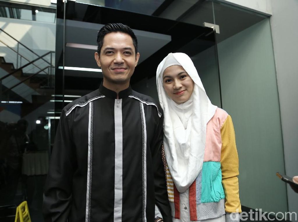 Dude Harlino Ingin Punya Lima Anak, Alyssa Masih Ingin Dua Saja Dude Harlino Ingin Punya Lima Anak, Alyssa Masih Ingin Dua Saja