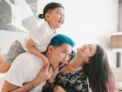 Quality Time Sama Anak, Sharena Pilih Ikut Bermain Bareng Ryshaka