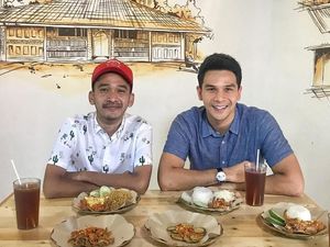 8 Foto Ini Buktikan Kompaknya Momen Makan Jonathan Frizzy dan Keluarga